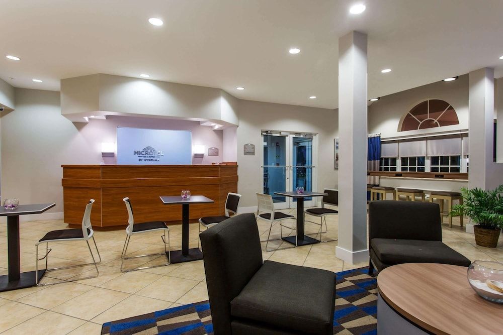 Microtel Inn & Suites by Wyndham Port Charlotte/Punta Gorda 2