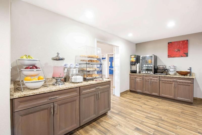 Microtel Inn & Suites By Wyndham Springfield 2