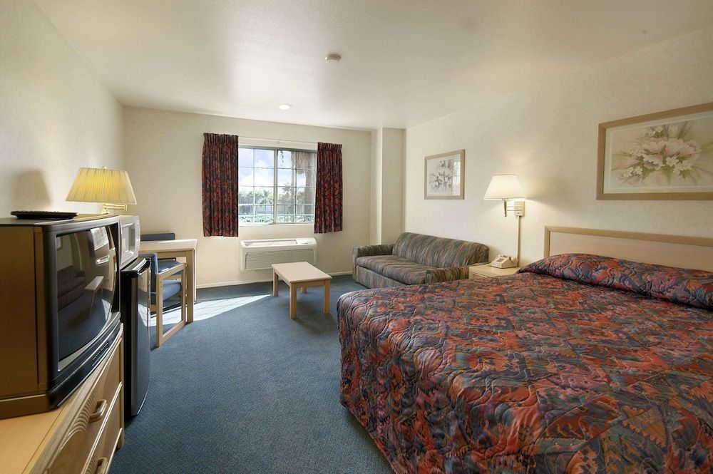 Days Inn by Wyndham Riverside Tyler Mall 3
