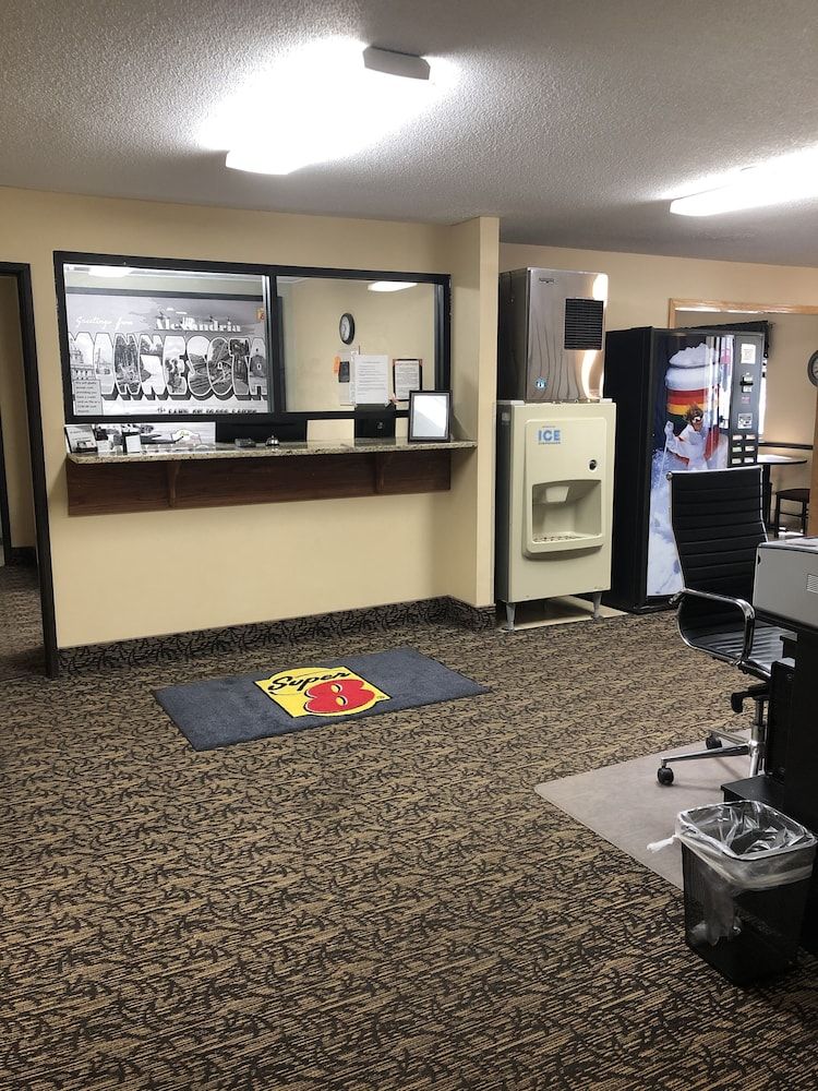 Super 8 by Wyndham Alexandria MN 3