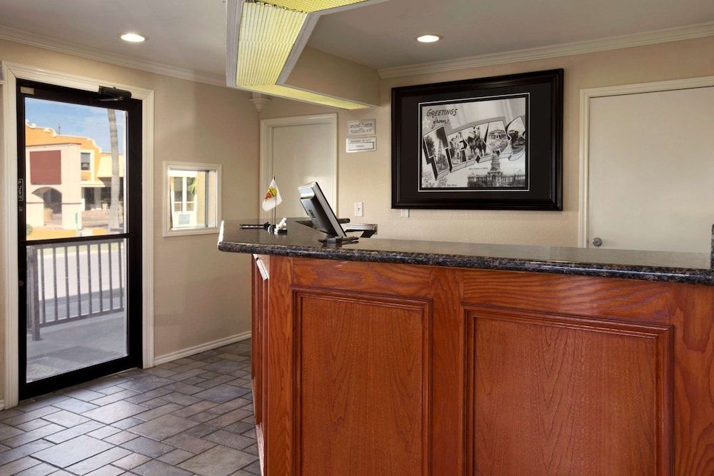 Super 8 Wyndham McAllen Downtown- City Center-Plaza Mall-Airport 2