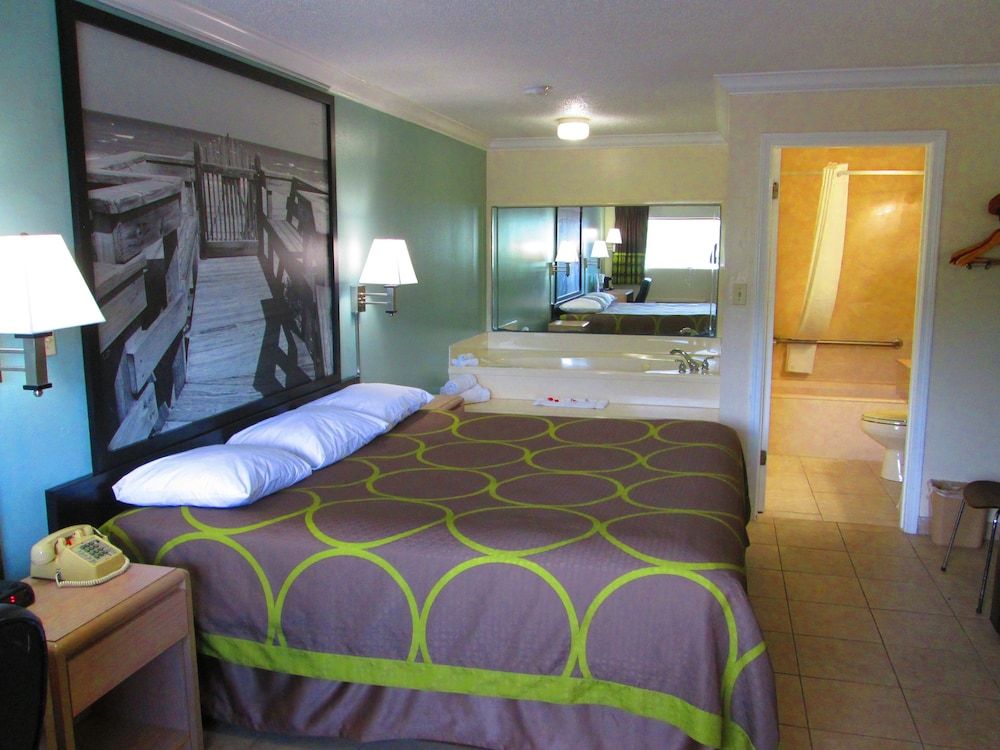 Super 8 by Wyndham Ft Walton Beach 3