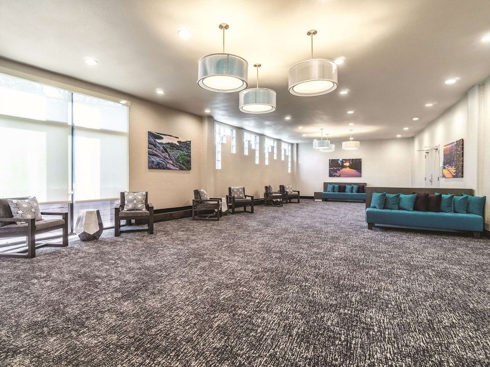 La Quinta Inn & Suites by Wyndham Glenwood Springs 2
