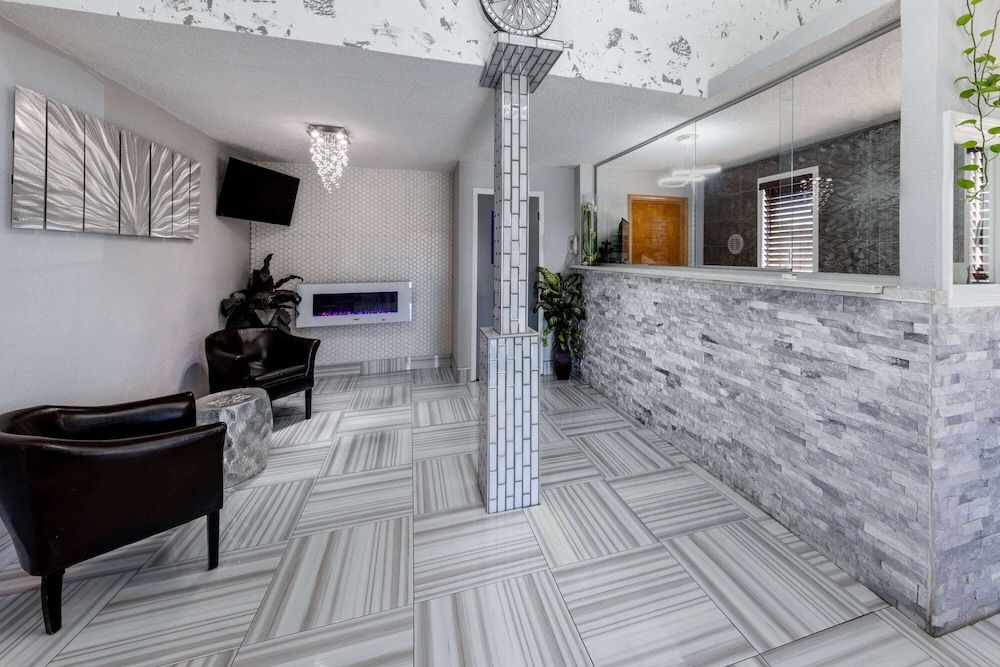 Super 8 by Wyndham Kansas City at Barry Road/Airport 2