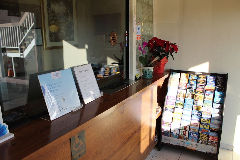 Travelodge by Wyndham Buena Park 2