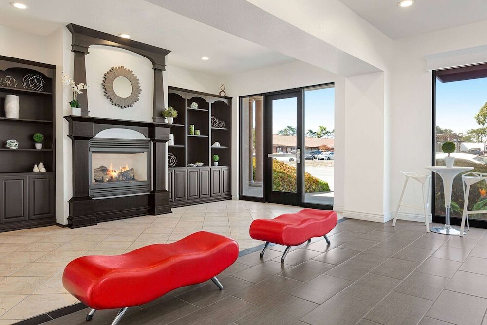 Ramada by Wyndham Marina 3