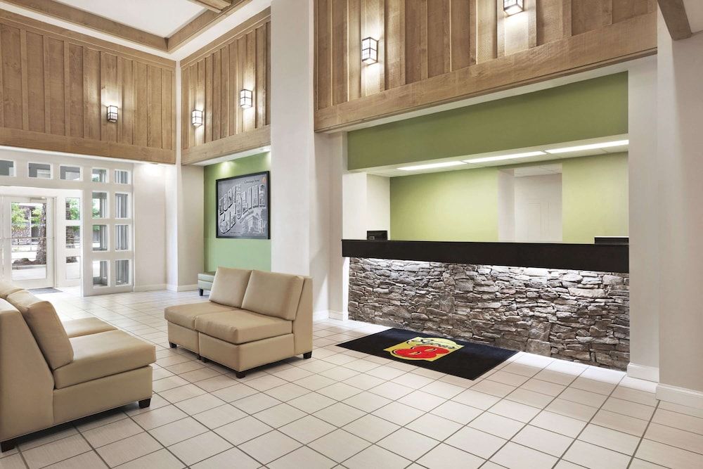 Super 8 by Wyndham Cherokee 2