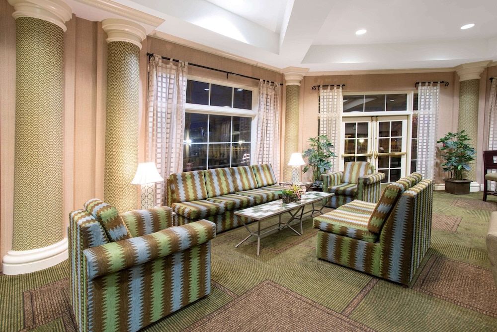 La Quinta Inn & Suites by Wyndham Denver Southwest Lakewood 2