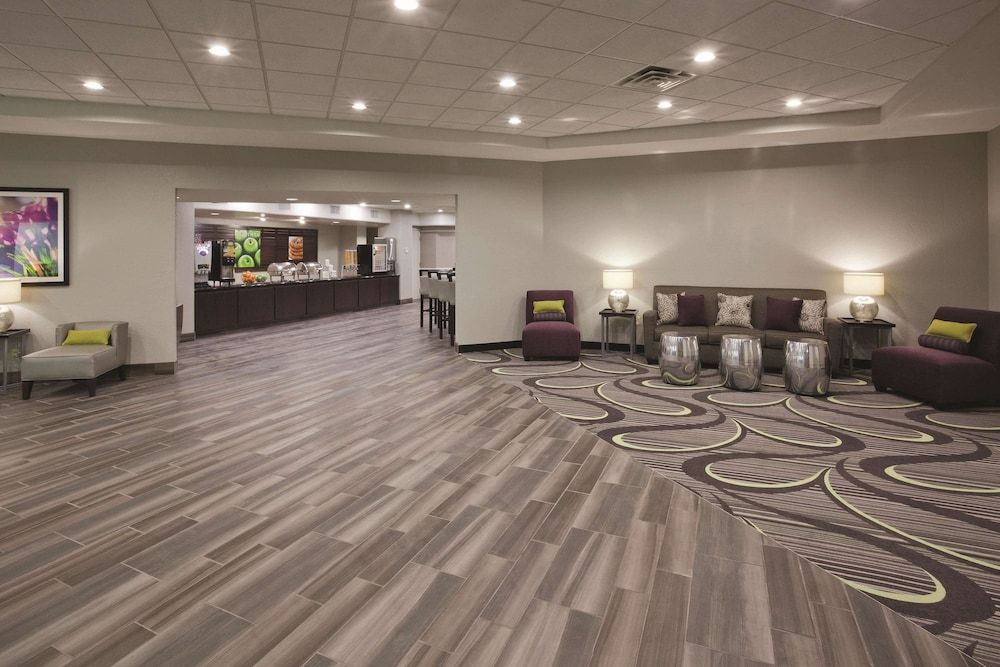 La Quinta Inn & Suites by Wyndham Minneapolis Bloomington W 2