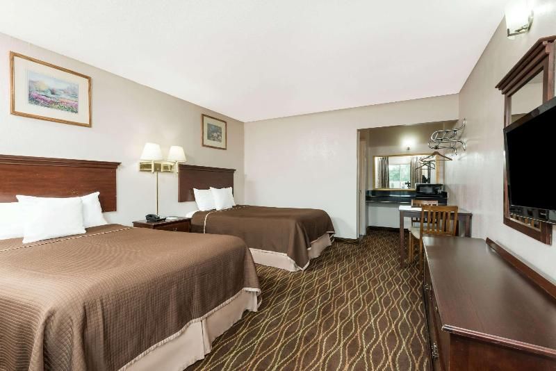 Howard Johnson by Wyndham Springfield 2 estrelas em Springfield