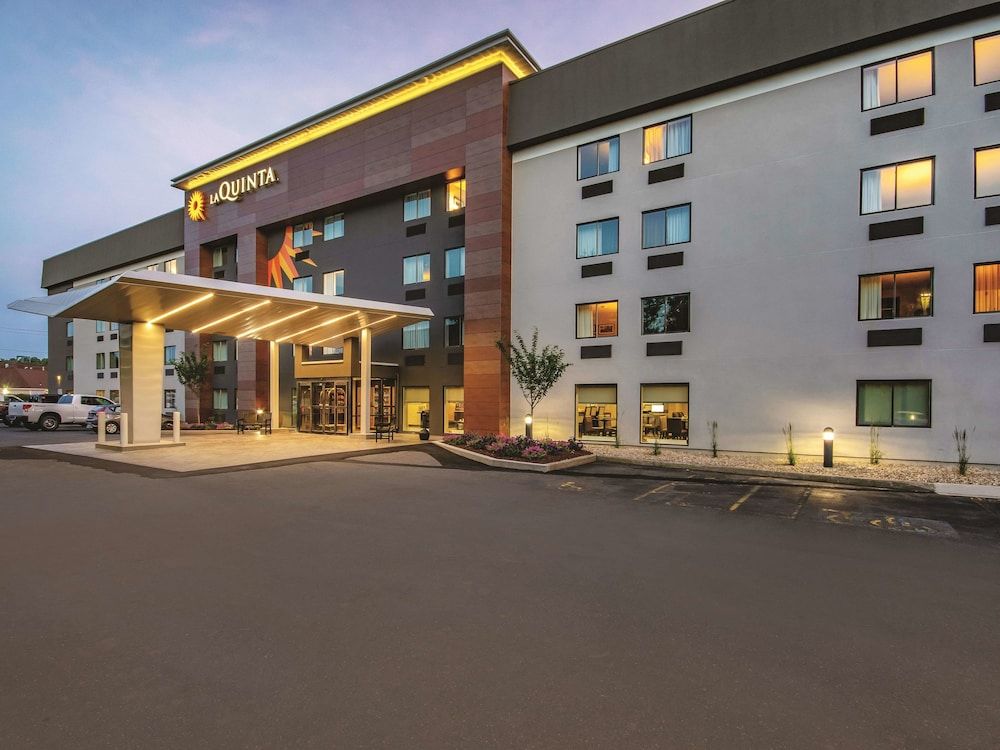 La Quinta Inn & Suites by Wyndham Hartford - Bradley Airport 3 étoiles à Windsor Locks