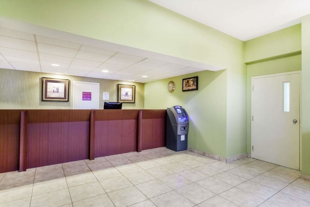 Days Inn by Wyndham Windsor Locks / Bradley Intl Airport 2
