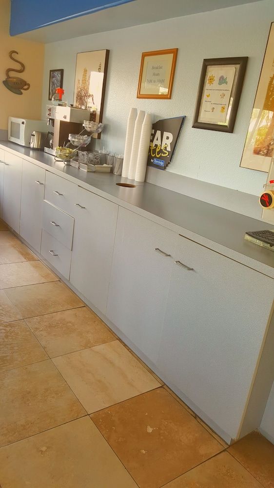 Travelodge by Wyndham Indio 3