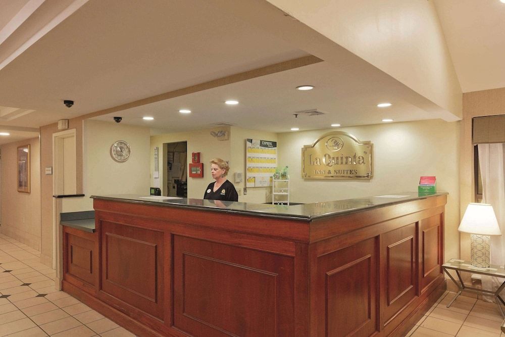 La Quinta Inn & Suites by Wyndham Warwick Providence Airport 3