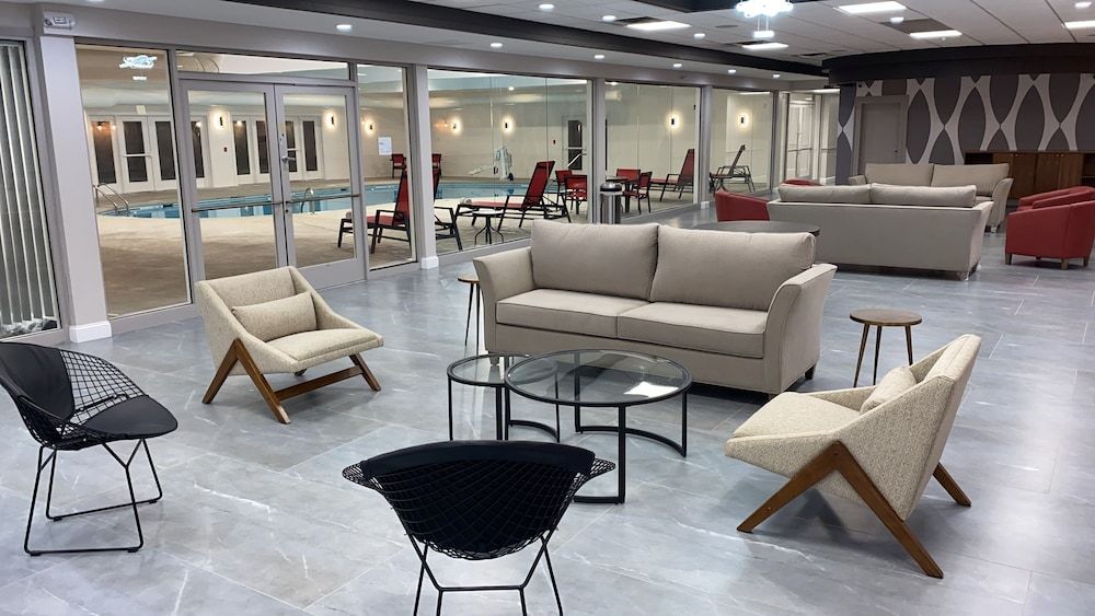 Ramada by Wyndham Windsor Locks 2