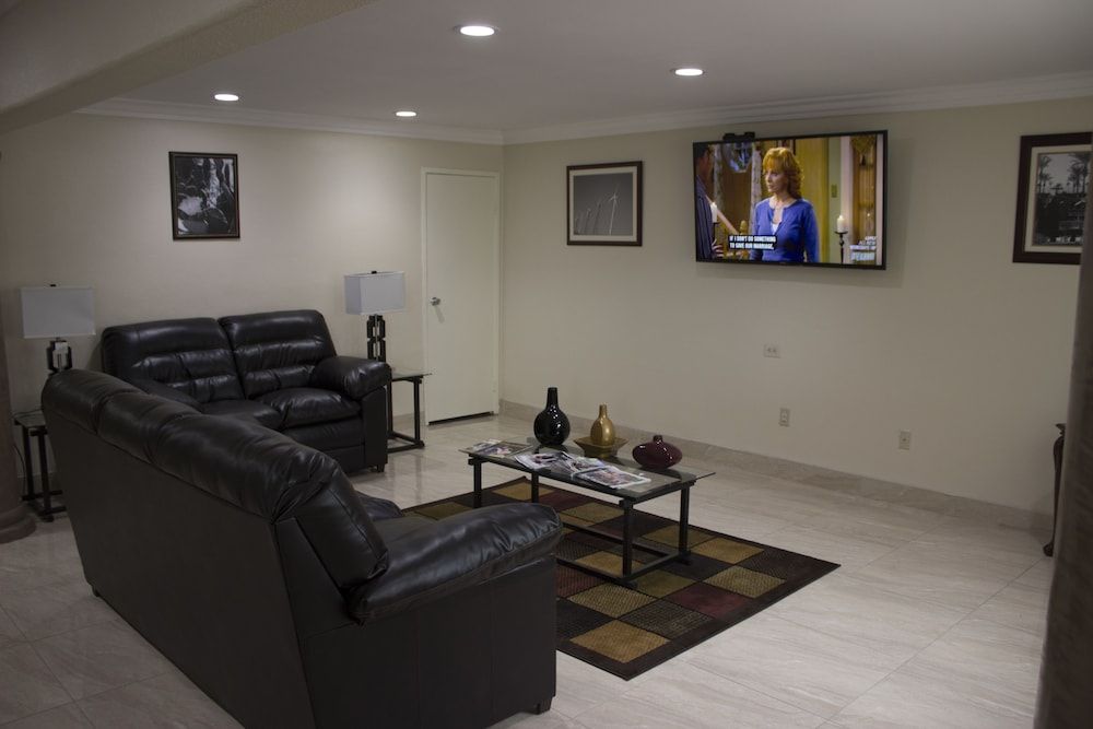 Days Inn by Wyndham Indio 3