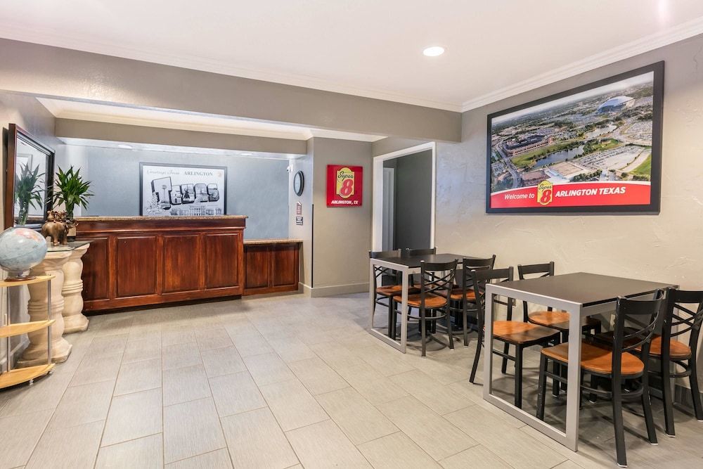 Super 8 by Wyndham Arlington Near AT&T Stadium 3