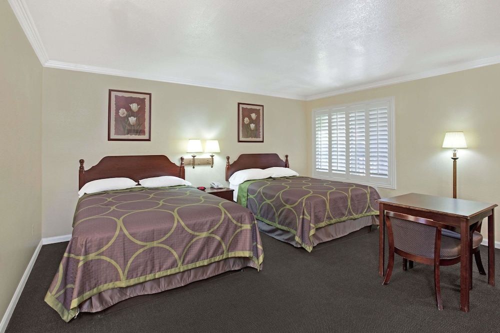 Super 8 by Wyndham North Hollywood 3