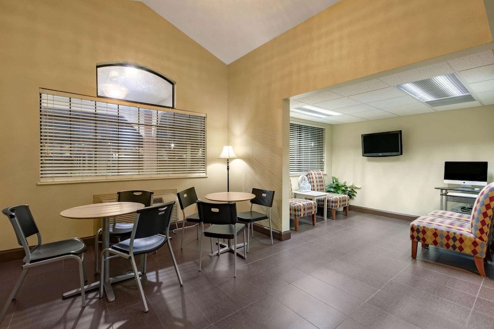 Microtel Inn by Wyndham Arlington/Dallas Area 3