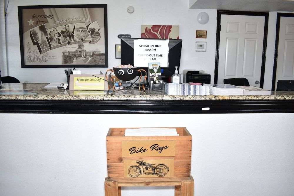 Super 8 by Wyndham Fredericksburg 2