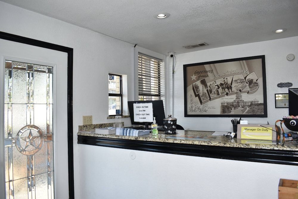 Super 8 by Wyndham Fredericksburg 3