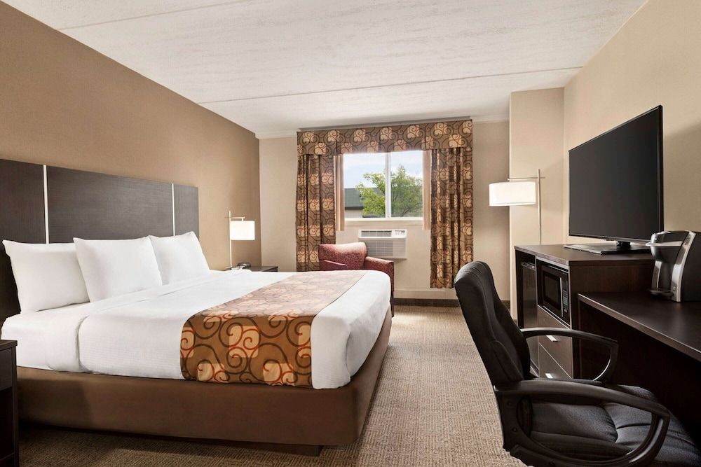 Days Inn by Wyndham Airport/Maine Mall 2