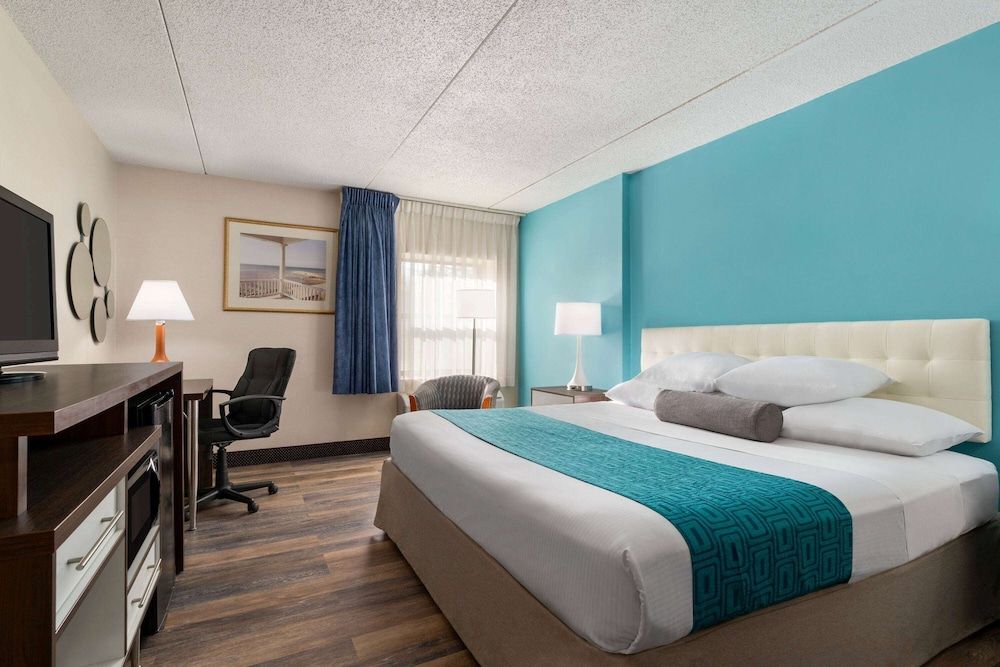 Howard Johnson Hotel by Wyndham South Portland 3