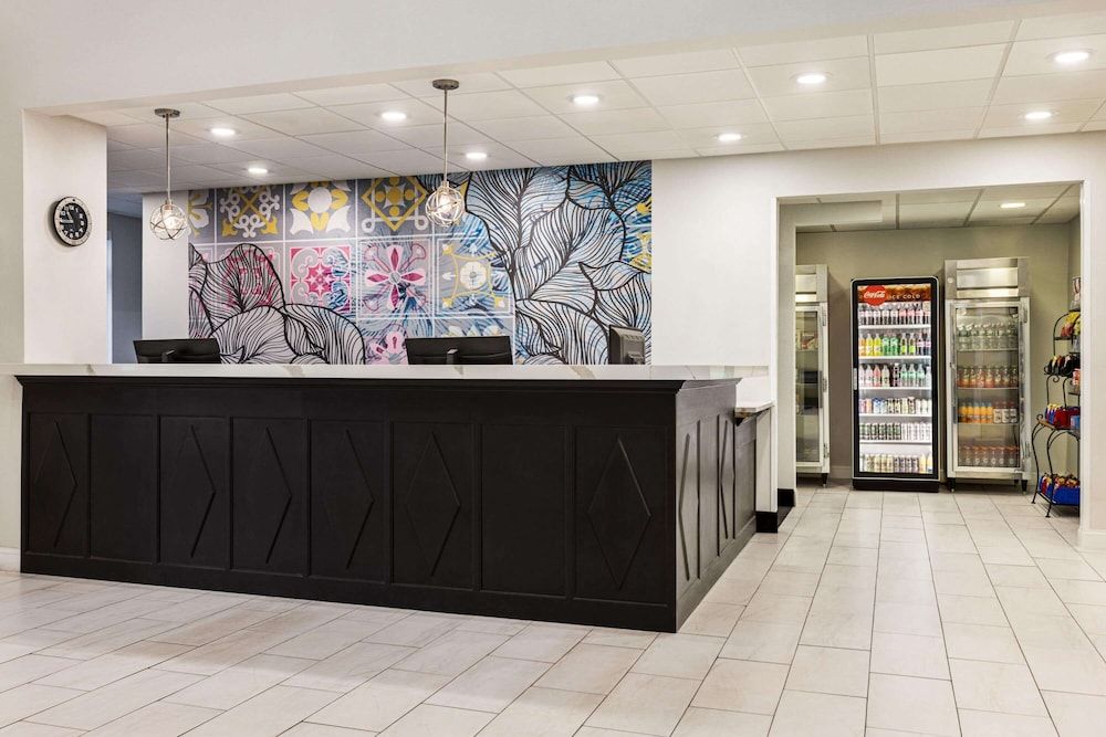 La Quinta Inn & Suites by Wyndham Mt. Laurel - Philadelphia 3