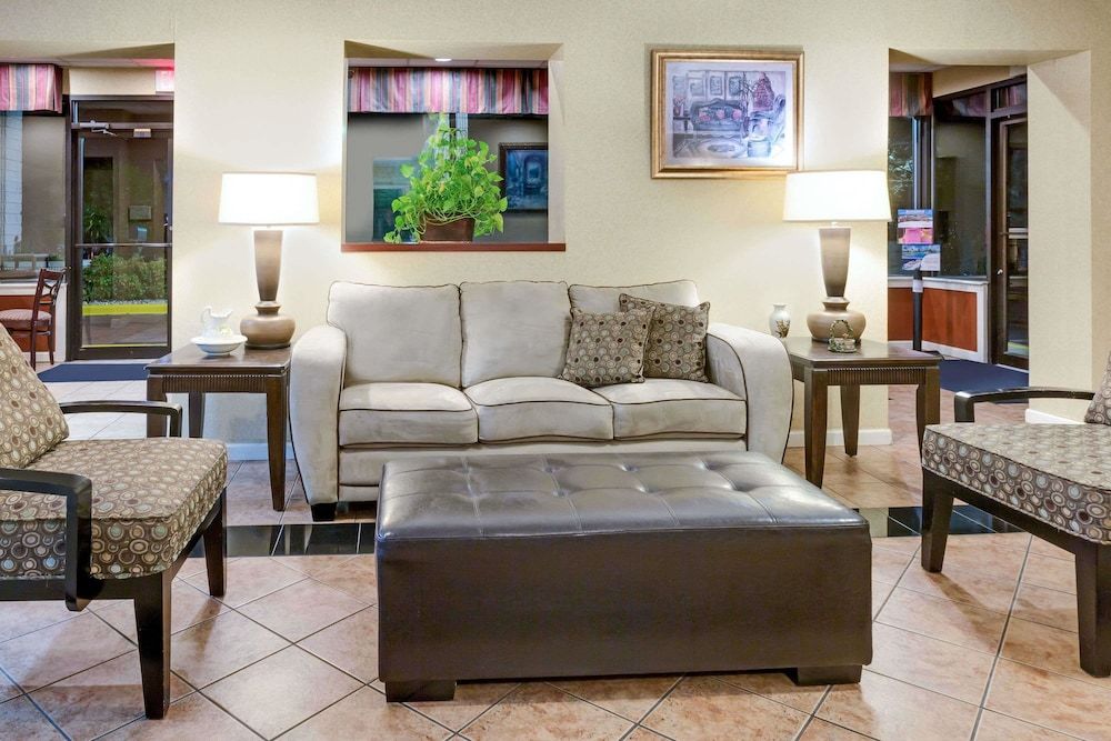 Days Inn by Wyndham Hoover Birmingham 3