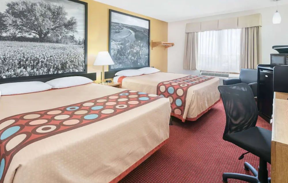 Super 8 by Wyndham Grapevine/DFW Airport Northwest 2