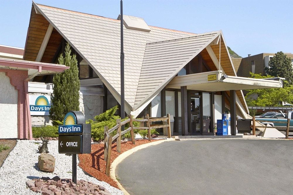 Days Inn by Wyndham Colorado Springs/Garden of the Gods 1