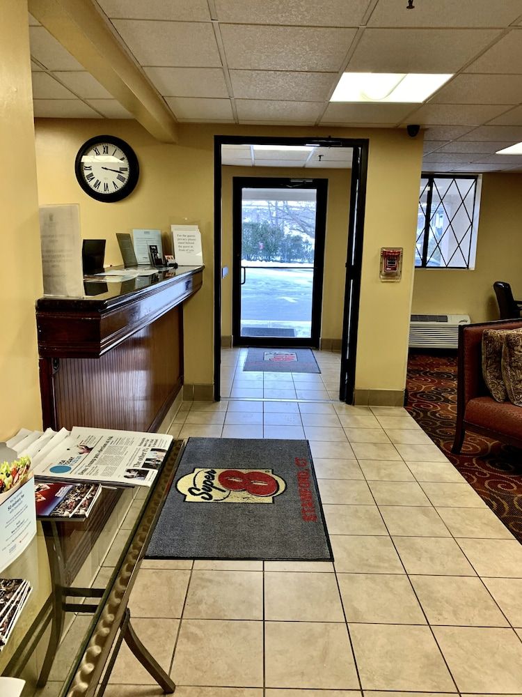 Super 8 by Wyndham Stamford/New York City Area 3