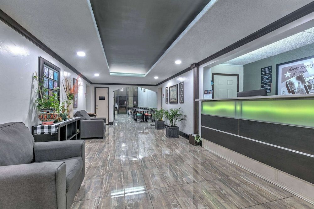 Super 8 by Wyndham Grand Prairie North 2