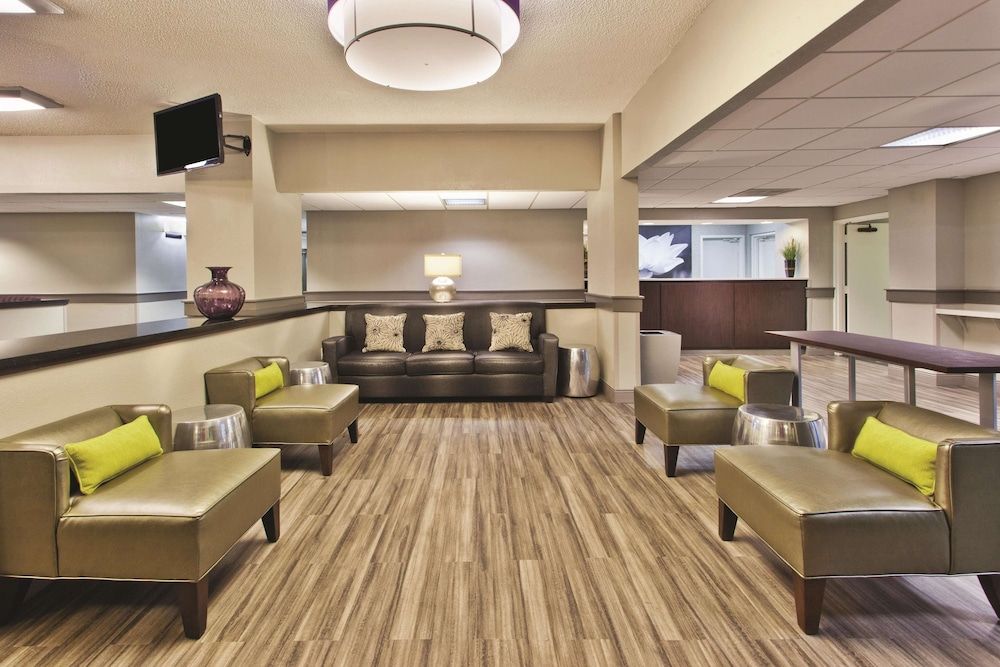 La Quinta Inn & Suites by Wyndham Charleston Riverview 3