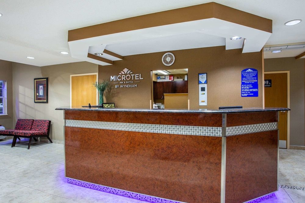 Microtel Inn & Suites by Wyndham Charleston WV 2
