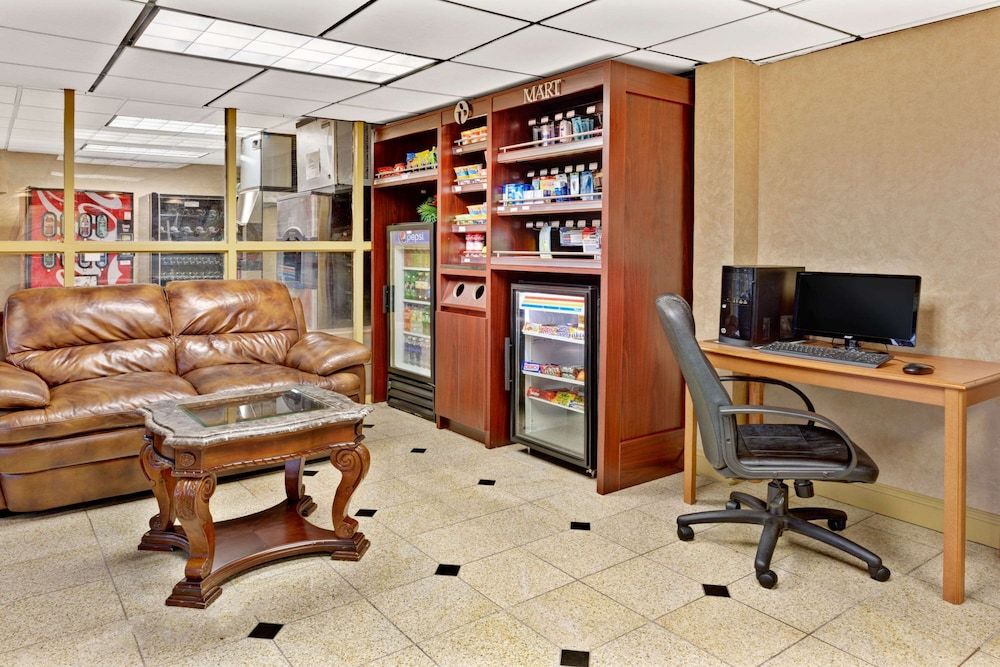 Ramada by Wyndham Baltimore West 2