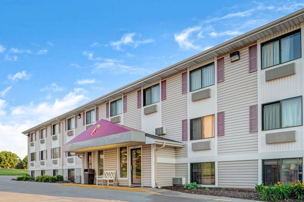 Super 8 by Wyndham Omaha I-80 West 2 estrelas em Omaha