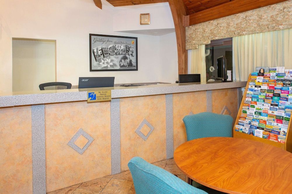 Super 8 by Wyndham North Palm Beach 2