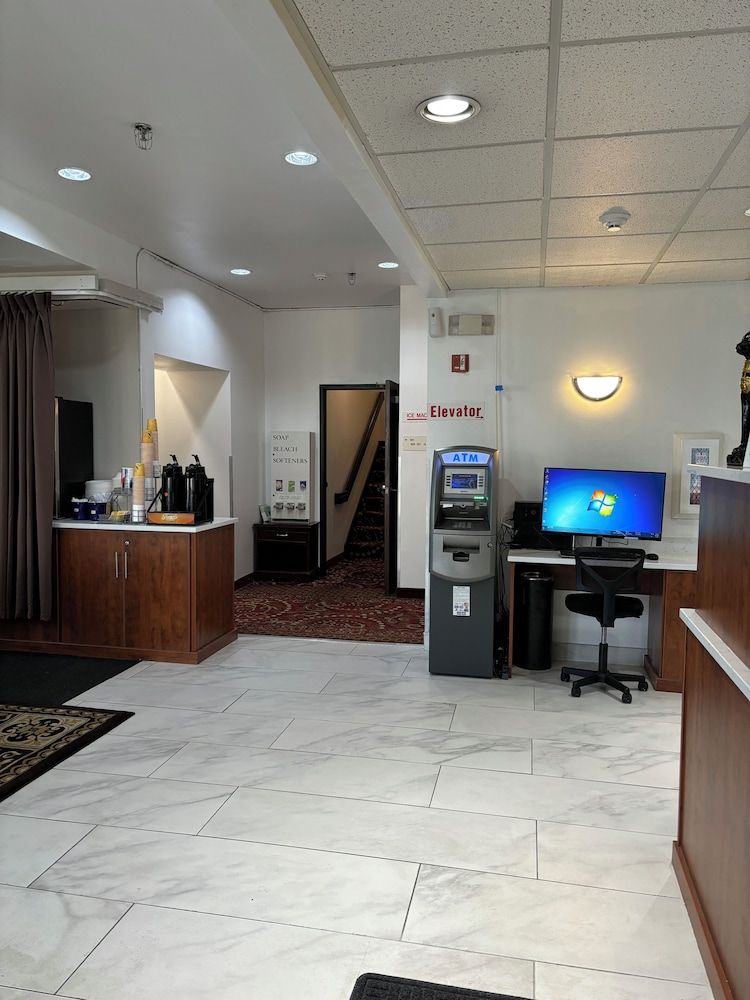 Days Inn by Wyndham Seattle Aurora 3