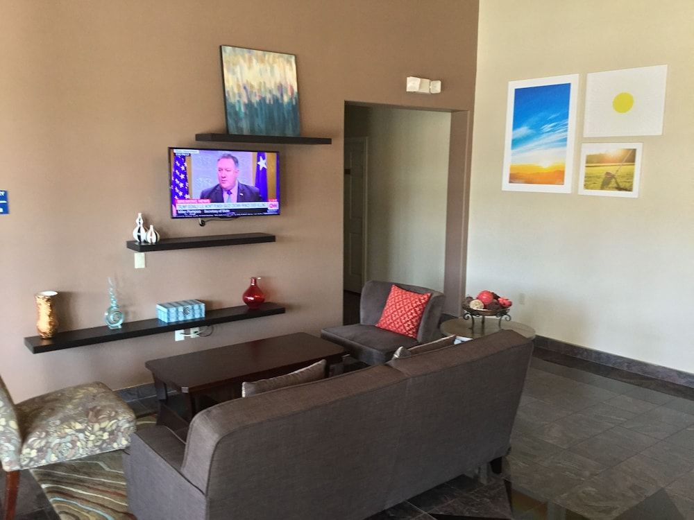 Days Inn & Suites by Wyndham Houston North/Spring 3