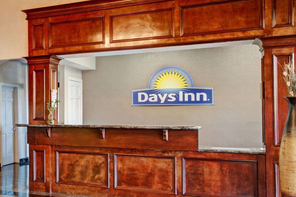 Days Inn & Suites by Wyndham Houston North/Spring 1