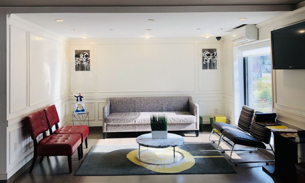 Ramada by Wyndham Staten Island 2