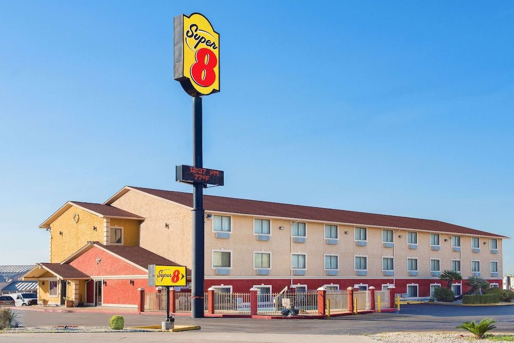 Super 8 by Wyndham San Antonio/I-35 North 1 estrellas en San Antonio