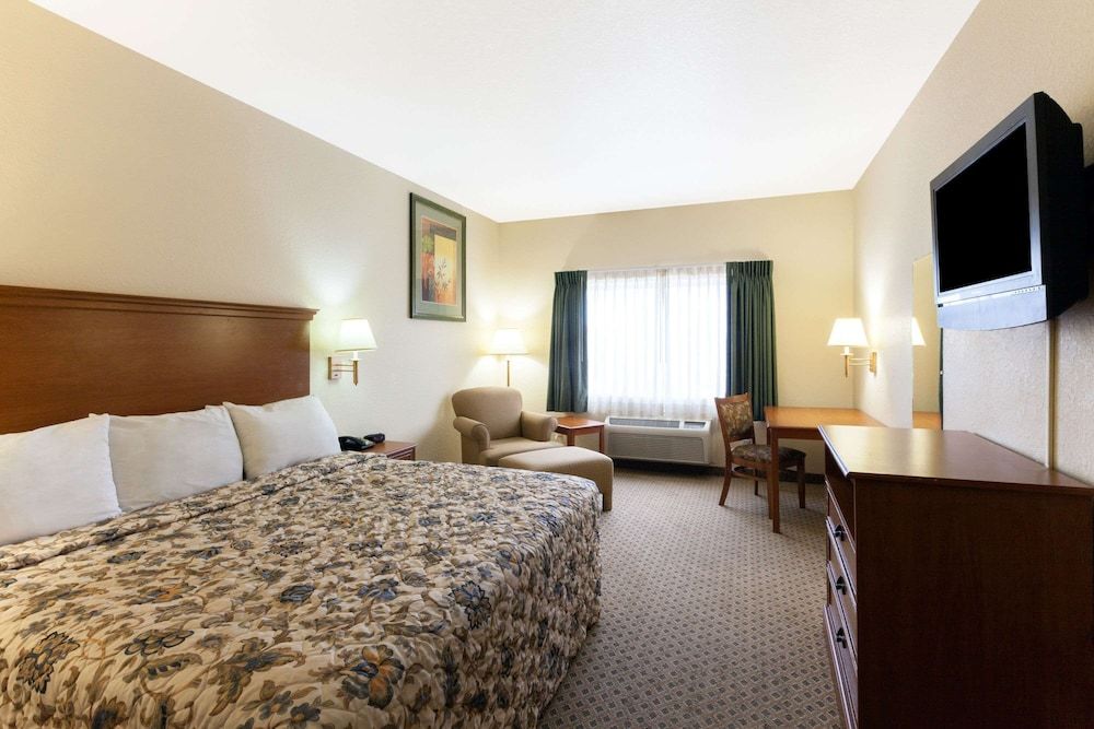 Days Inn by Wyndham San Antonio at Palo Alto 3