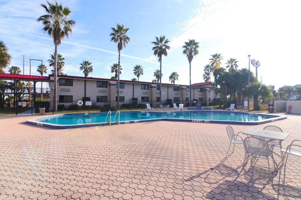 Ramada by Wyndham Davenport Orlando South 3 estrellas en Davenport