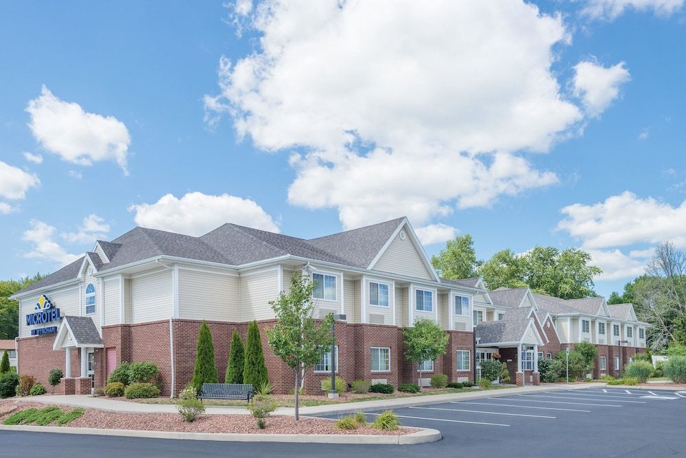 Microtel Inn & Suites by Wyndham Chili/Rochester Airport 1