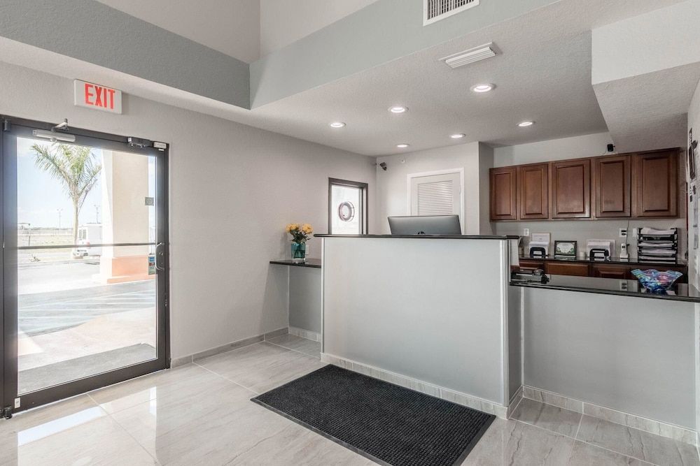 Baymont Inn & Suites Punta Gorda/Port Charlotte 2