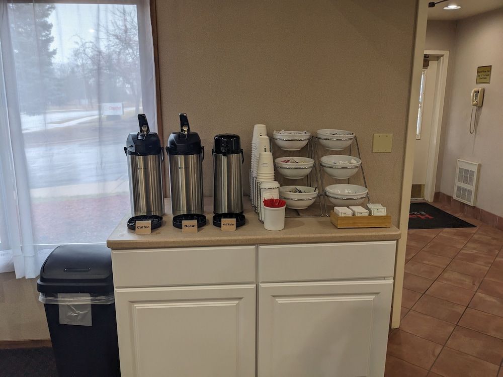 Hawthorn Extended Stay by Wyndham Green Bay 3