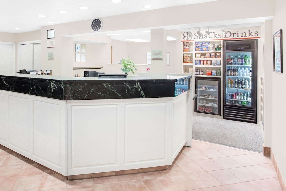 Hawthorn Extended Stay by Wyndham Green Bay 2