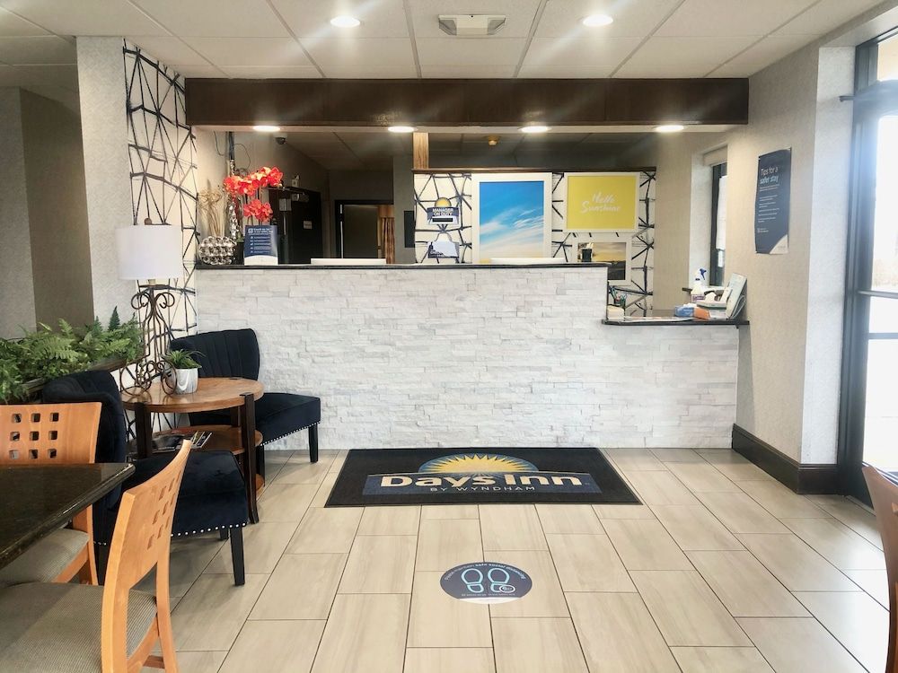 Days Inn by Wyndham Asheville Downtown North 2